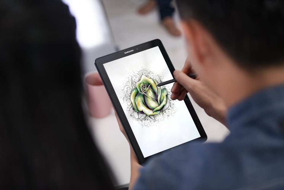 Ông Cao Thắng làm Đông Nhi thổn thức vì quà sinh nhật bất ngờ - 2 Theo Ông Cao Thắng, đã đến lúc nên thay đổi và làm mới việc tặng hoa trong ngày sinh nhật nàng