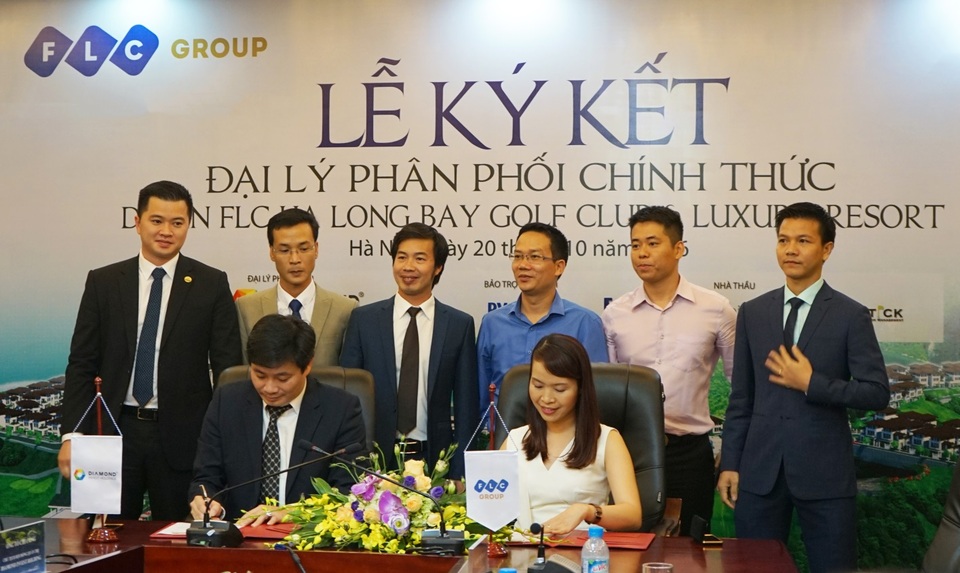 FLC Group ký kết đại lý phân phối chính thức dự án FLC Hạ Long - 2
Bà Trần Thị My Lan- Phó Tổng Giám đốc Tập đoàn FLC ký kết hợp đồng đại lý phân phối