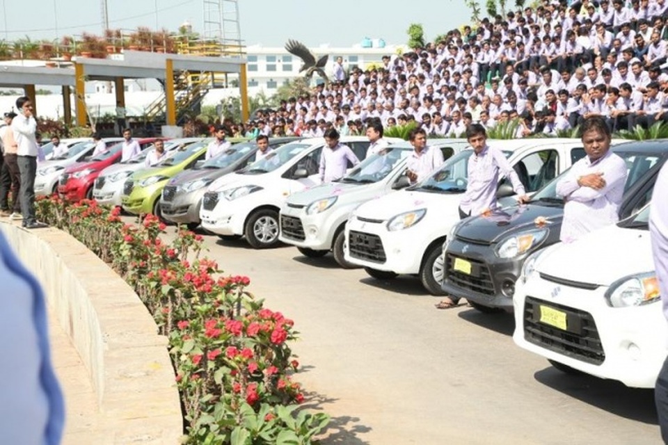 Ông chủ hào phóng nhất thế giới: tặng nhân viên 1.260 chiếc xe và 400 căn hộ - 2 Ông chủ hào phóng nhất thế giới: tặng nhân viên 1.260 chiếc xe và 400 căn hộ - 2