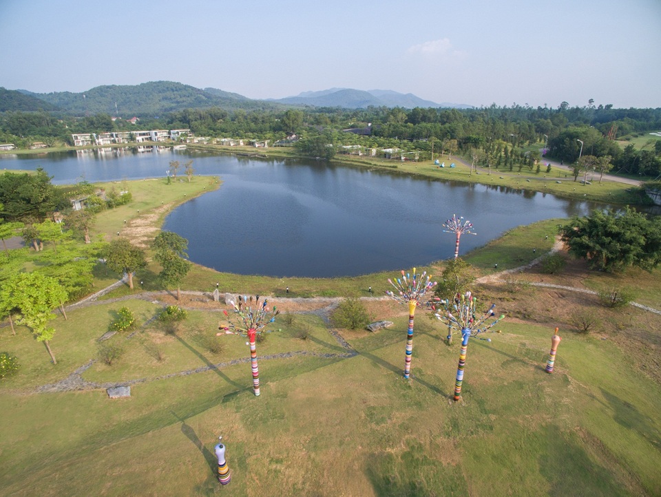 Bí quyết đặt phòng - tận hưởng kỳ nghỉ trọn vẹn - 2 Tận hưởng “hồn”, “sắc” của nghệ thuật điêu khắc đương đại