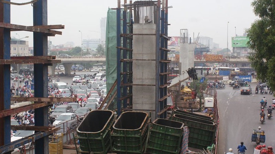 
Dự án này đã nhiều lần phải điều chỉnh giá cho nhiều gói thầu
