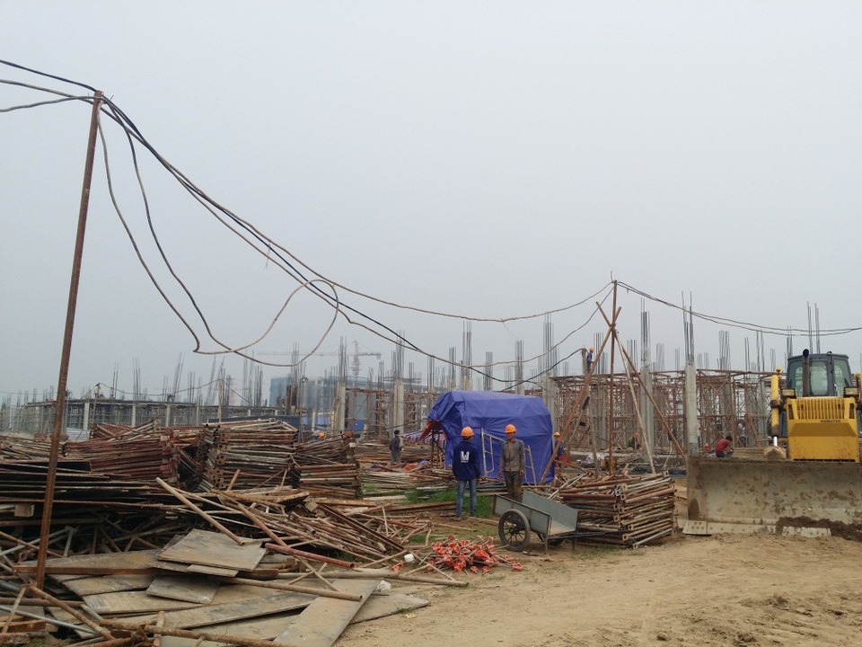 Nhà liền kề đang được xây dựng trong khu đô thị Phú Lương