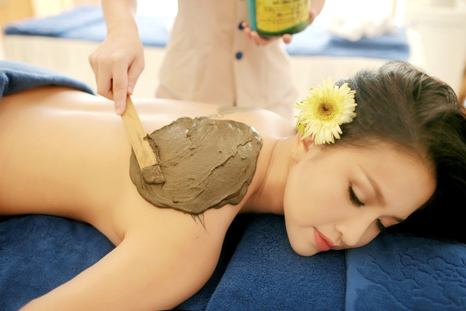 Spa hàng đầu Hà thành giảm tới 50% cho dịch vụ trị nám và trẻ hóa da kiểu Nhật - 2 MC Vân Hugo làm đẹp tại Bloom Spa.