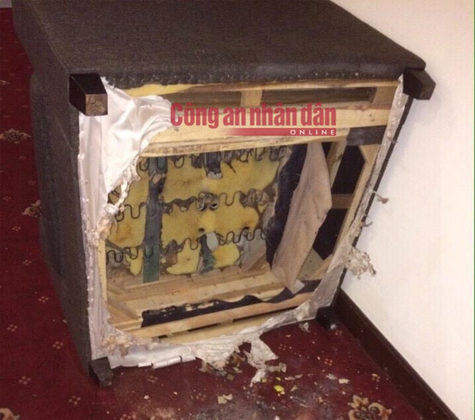 Ghế sô-pha bị đặt quả nổ.