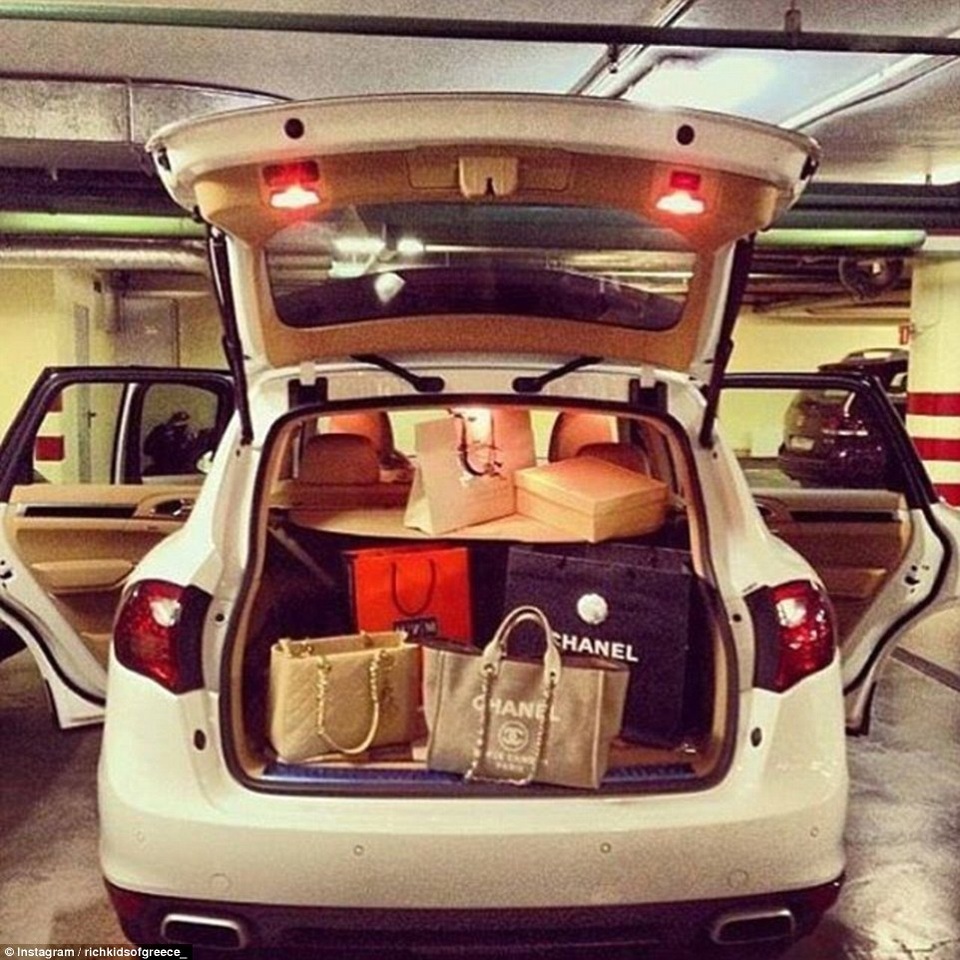 Cuộc sống xa xỉ khó tin của con nhà giàu Hy Lạp - 3