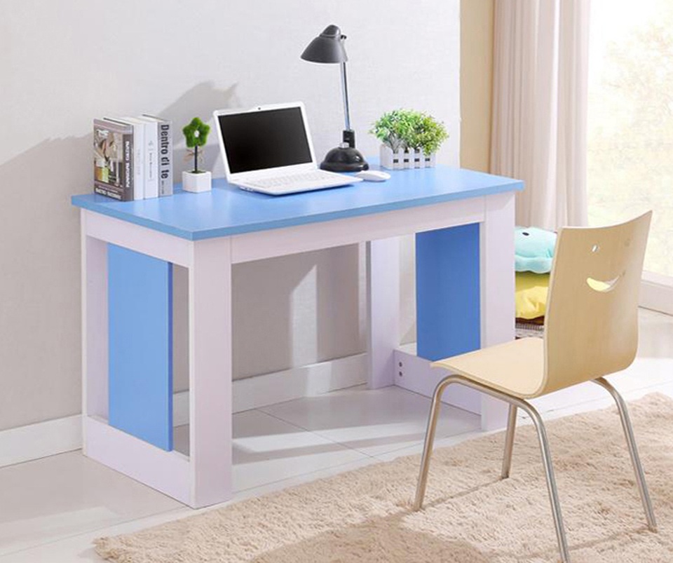 Xu thế làm tươi trẻ mùa đông với sắc Xanh Coral - 2
Bàn làm việc màu xanh mang đến nhiều hi vọng và suôn sẻ trong công việc, giúp bạn sáng tạo và tư duy tốt hơn.
