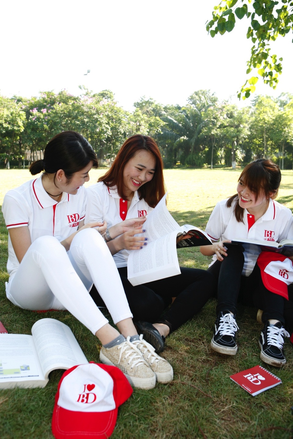 Ngày hội tuyển sinh chương trình Cử nhân Quốc tế tại Trường ĐH Kinh tế Quốc dân - 2 IBD@NEU là môi trường để sinh viên tự tin “Khám phá và khẳng định chính mình”.