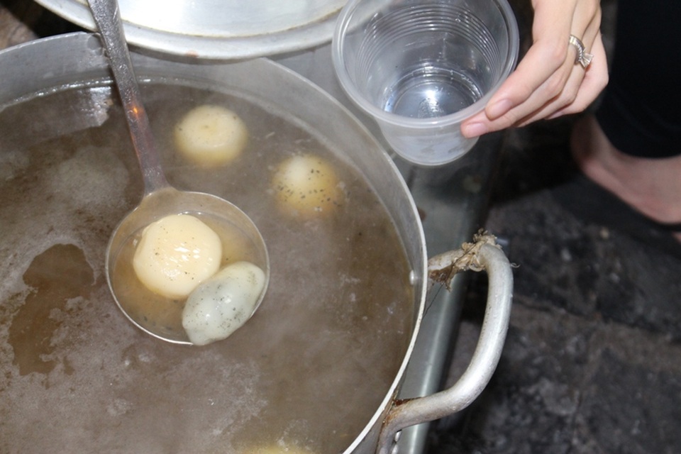 Bánh trôi tàu- món ăn không thể khước từ của mùa đông Hà Nội - 2 Bánh trôi tàu- món ăn không thể khước từ của mùa đông Hà Nội - 2