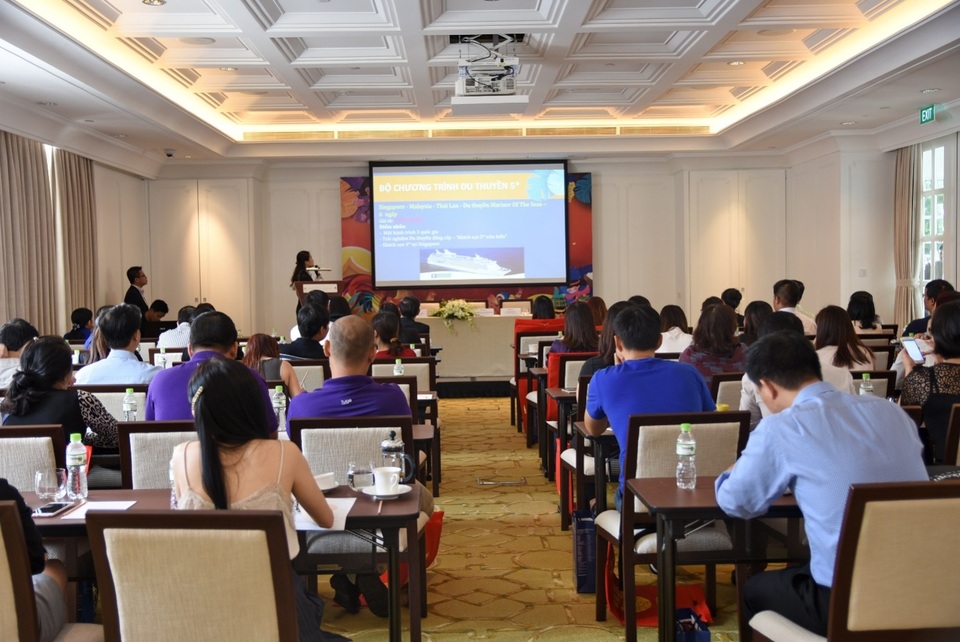 Vietravel tăng 73 bậc trong Top 500 doanh nghiệp lớn nhất Việt Nam - 2 Công ty thường xuyên tổ chức họp mặt đại lý để triển khai các chính sách mới