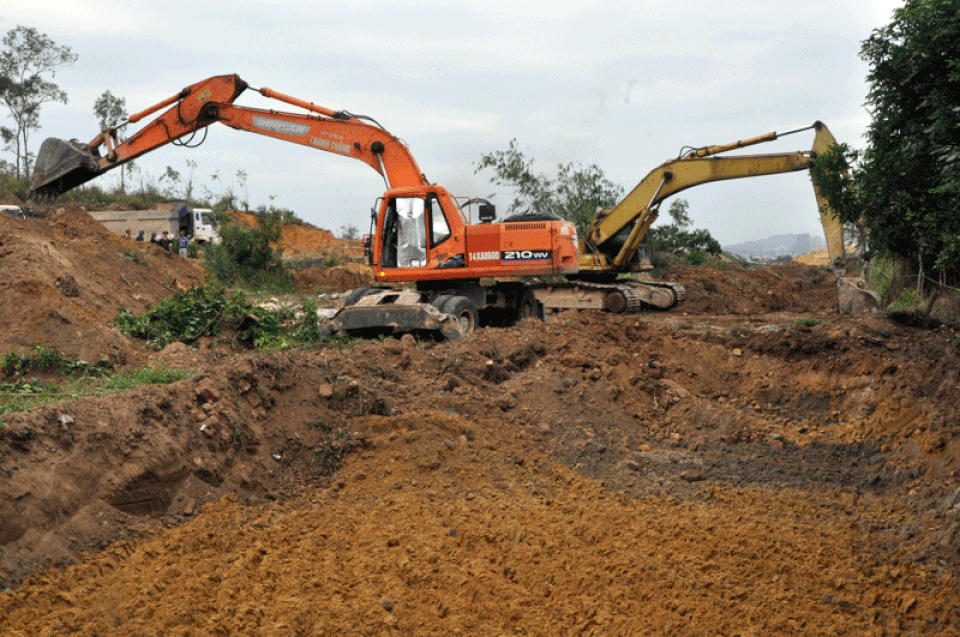 TP Móng Cái: Cưỡng chế GPMB dự án đường dẫn cầu Bắc Luân II - 3 TP Móng Cái: Cưỡng chế GPMB dự án đường dẫn cầu Bắc Luân II - 3
