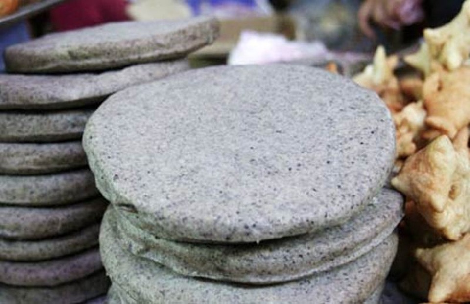 Bánh tam giác mạch ngon cần được làm tỉ mỉ, cẩn thận.