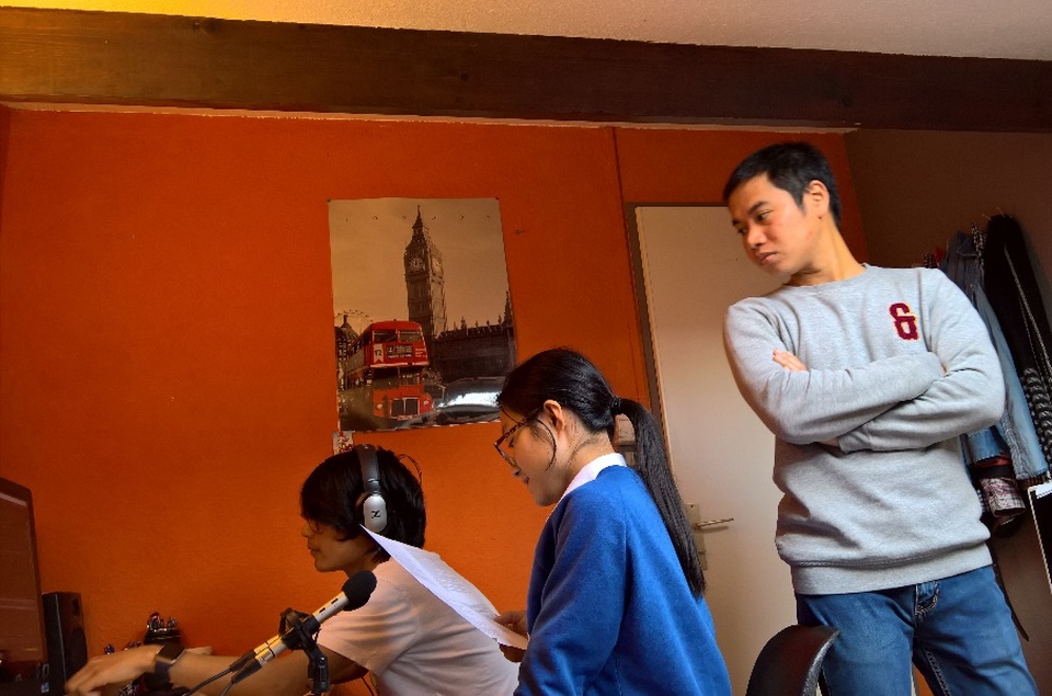 Giây phút tập trung làm việc của ê-kip thực hiện chương trình