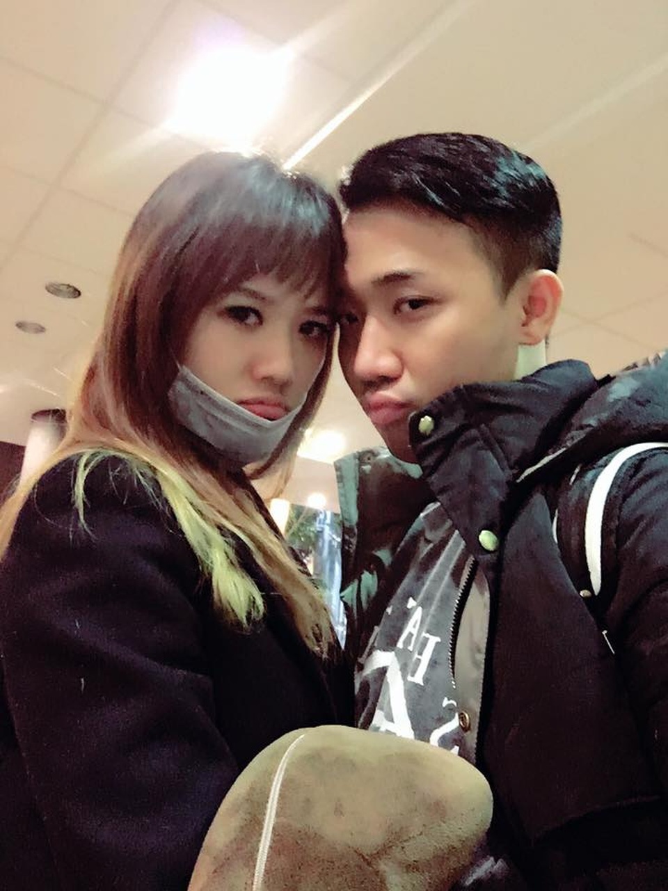 Trấn Thành và Hari Won bị fan bóc mẽ tình tứ “làm màu” - 10 Trấn Thành và Hari Won bị fan bóc mẽ tình tứ “làm màu” - 10