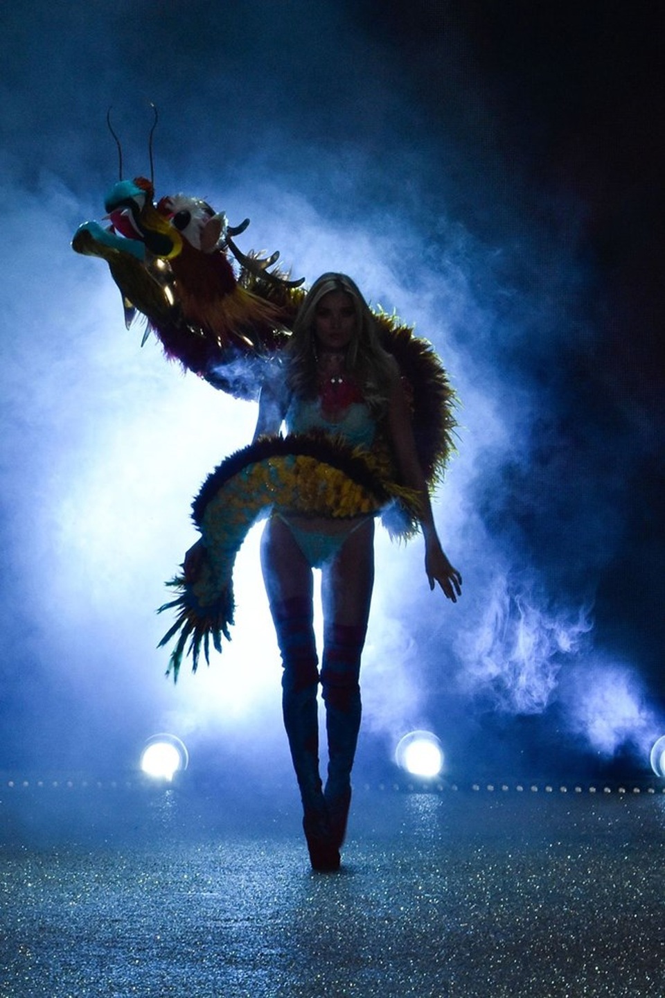 Những show diễn thời trang đáng nhớ của thế giới trong năm 2016 - 24