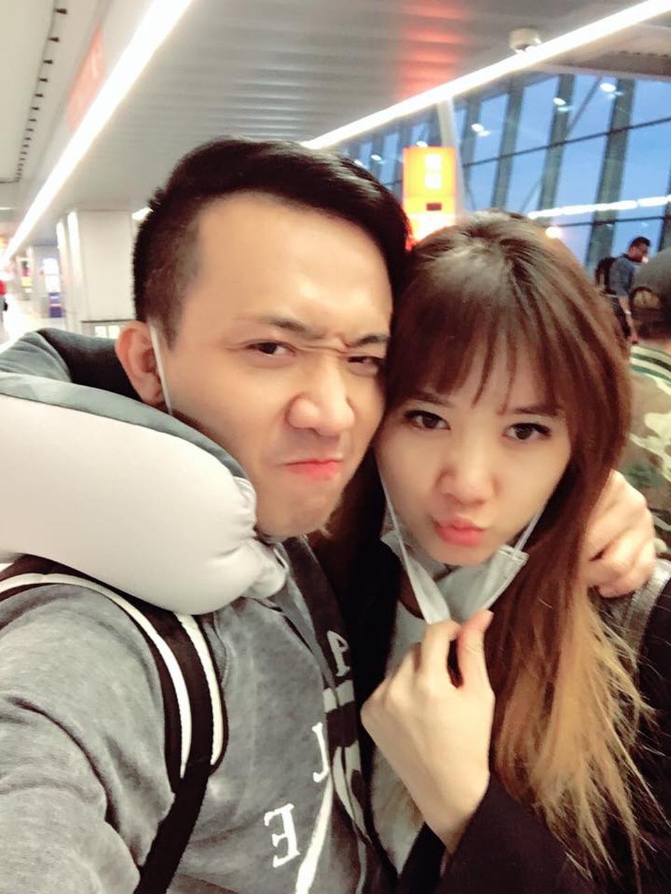 Trấn Thành và Hari Won bị fan bóc mẽ tình tứ “làm màu” - 11 Trấn Thành và Hari Won bị fan bóc mẽ tình tứ “làm màu” - 11