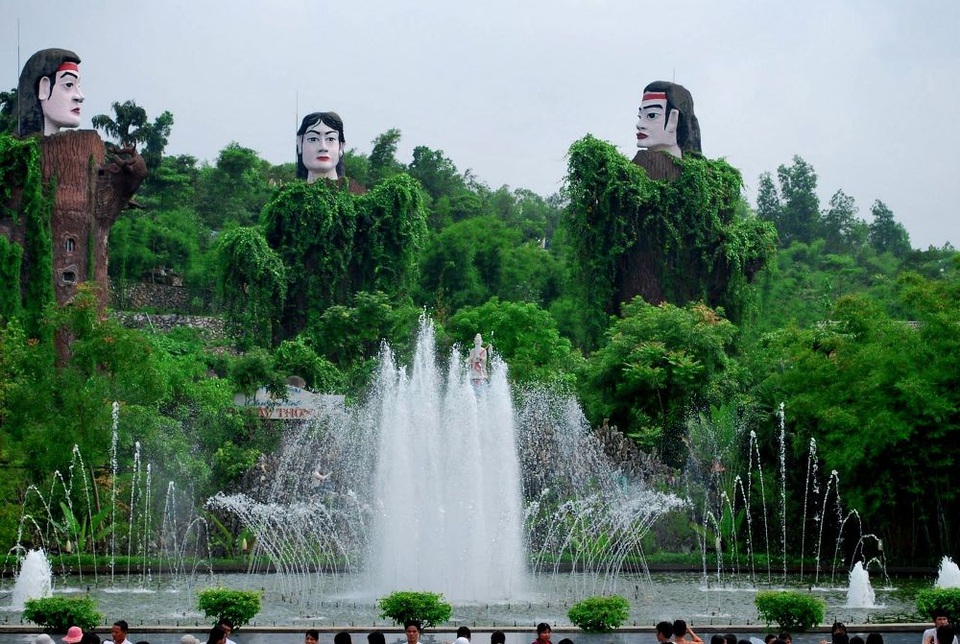 Chuyện tình ba cây thông- một truyền thuyết của Hồ Núi Cốc.