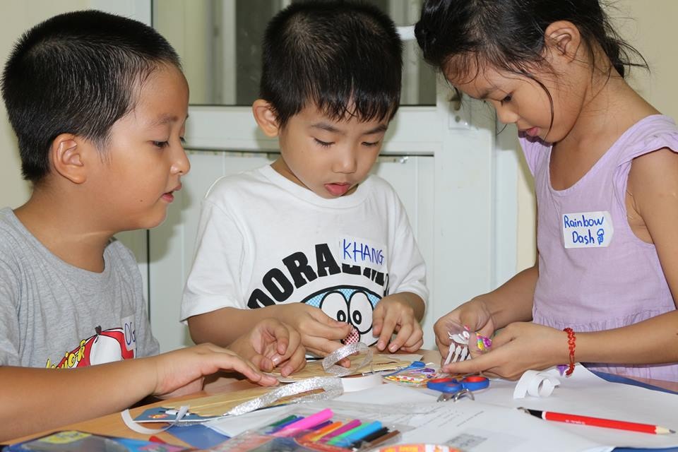 Ứng dụng thực nghiệm khoa học và hoạt động sáng tạo cho trẻ khi học tiếng Anh - 3 Trẻ em cần làm quen với các hoạt động sáng tạo từ sớm để kích thích tư duy