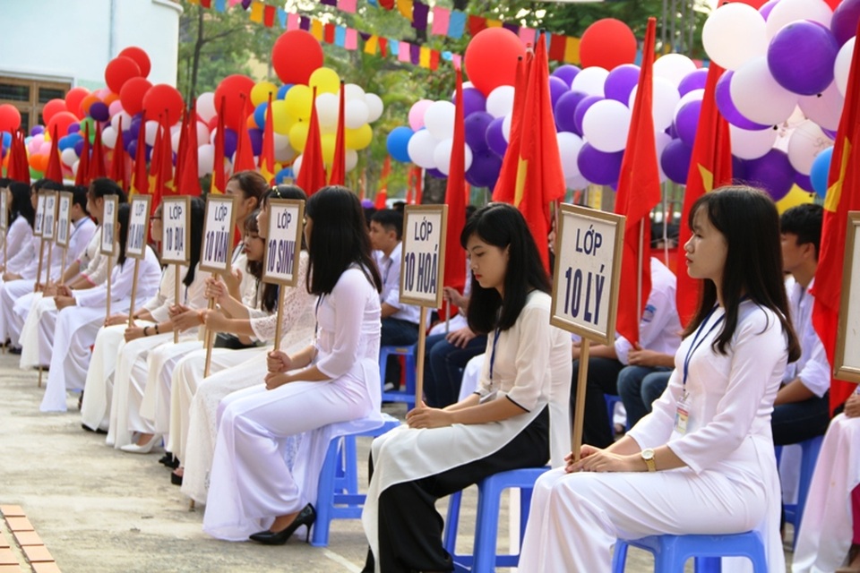 Lãnh đạo Đảng, Nhà nước dự khai giảng cùng các em học sinh - 86 Năm học 2016 - 2017, toàn tỉnh Ninh Bình có hơn 200.000 học sinh các cấp học (ảnh: Thái Bá)