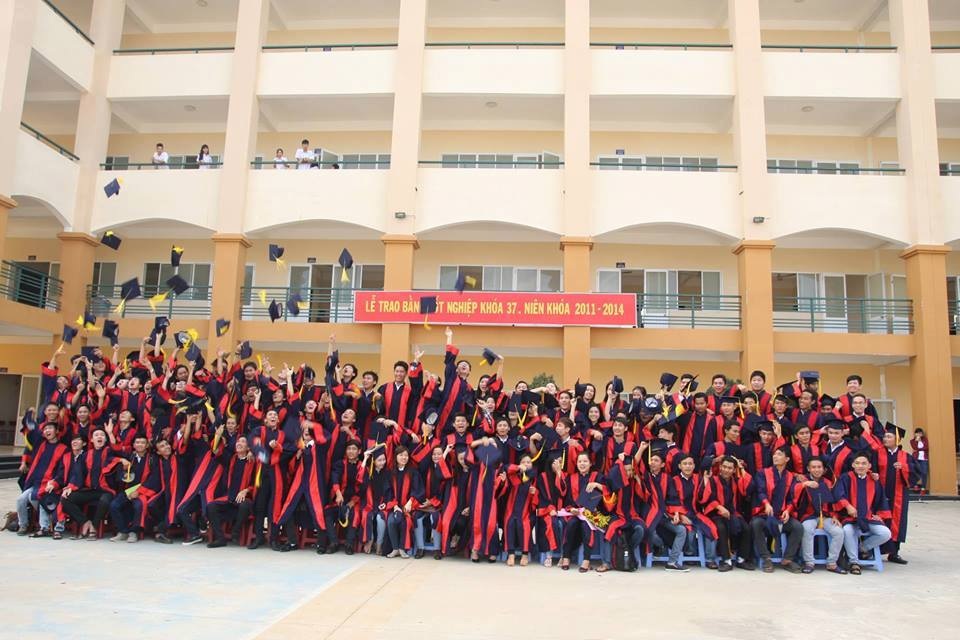 Câu chuyện “thừa thầy - thiếu thợ” và bí kíp chọn trường phù hợp - 3 Hình ảnh buổi lễ trao bằng tốt nghiệp