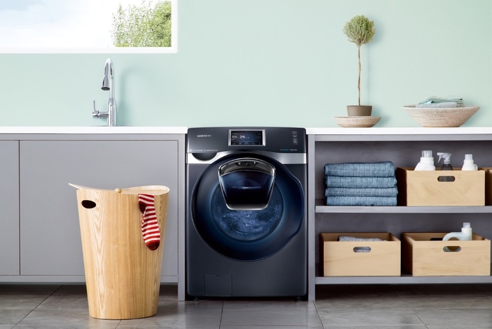 Hoa hậu Thùy Lâm thử dùng cửa phụ độc đáo của Samsung AddWash - 3 Samsung AddWash có thiết kế rất hiện đại