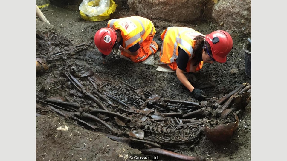 Xương người được khai quật