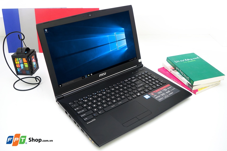 Bộ ba laptop hiệu suất cao của MSI cho game thủ - 2
Để nhận ưu đãi khi mua máy laptop MSI, FPT Shop cho biết, khách hàng có thể đến bất cứ cửa hàng FPT Shop nào trên toàn quốc hoặc đặt mua online tại đây.