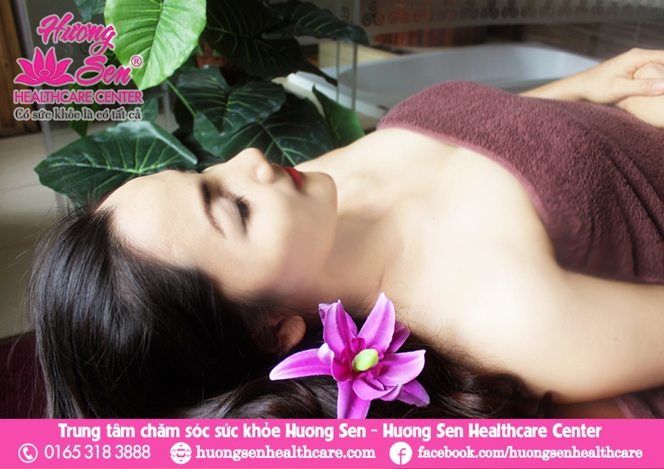 Yêu thương chính mình, quẳng gánh lo đi và vui sống! - 3 Một buổi chiều cuối tháng 8, khi mưa vừa ngớt, ánh đèn đường vừa lên, bước chân ra từ Hương Sen Healthcare Center, tôi thấy cơ thể mình tràn đầy năng lượng và tâm hồn thật an yên. Tôi trong giây phút ấy bỗng trở nên bao dung với tất cả những mệt mỏi, áp lực của cuộc sống thường nhật.