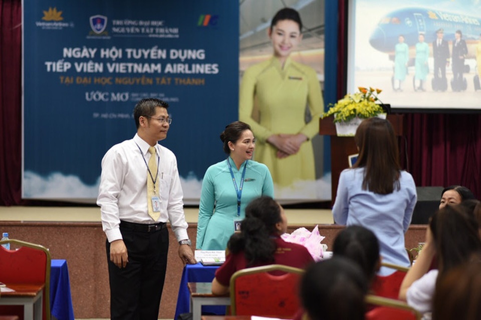 Ngày hội tuyển dụng tiếp viên Vietnam Airlines - 4
Ứng viên đặt câu hỏi cho Nhà tuyển dụng