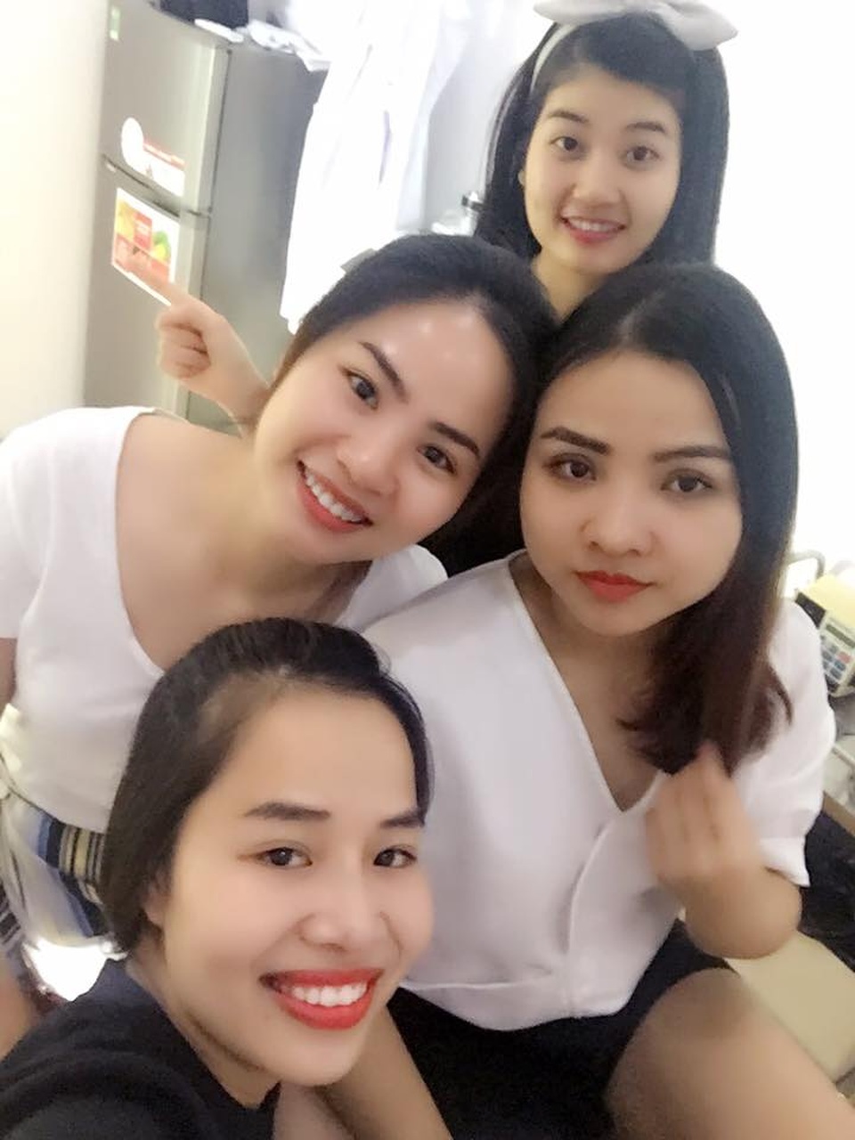 Quà 20.10 dành cho nhân viên từ đôi bàn tay vàng của bác sĩ Tươi Sài Gòn - 4 Yến Nguyễn và các nữ y tá thẩm mỹ Saigon Young