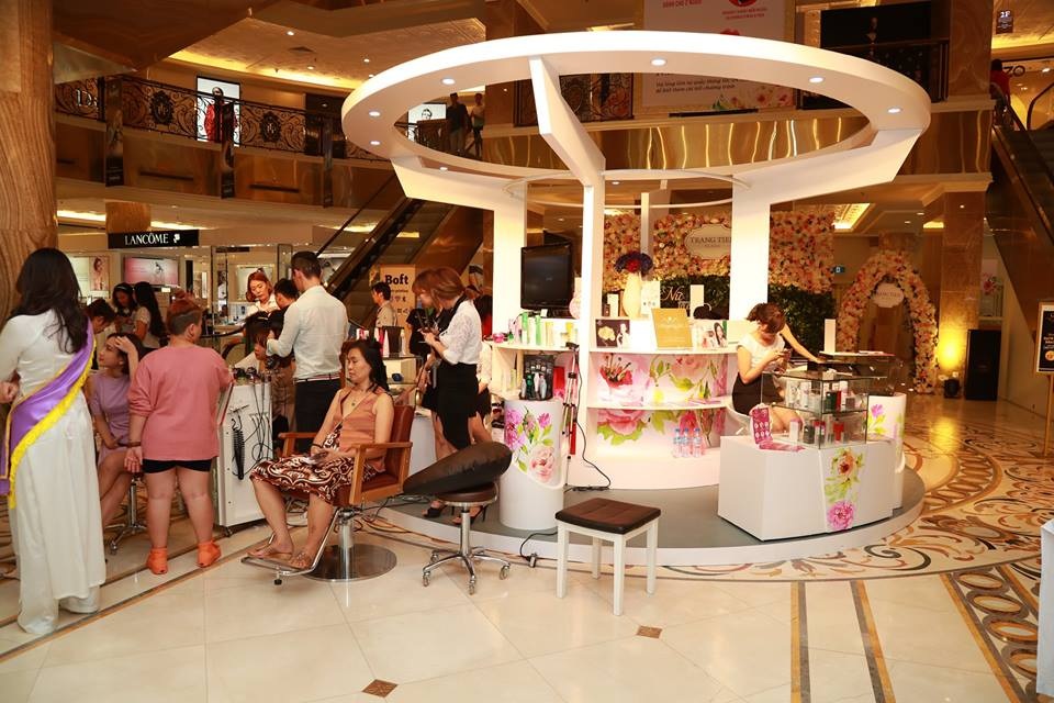Tràng Tiền Plaza gửi ngàn yêu thương đến một nửa thế giới - 3 Tràng Tiền Plaza gửi ngàn yêu thương đến một nửa thế giới - 3