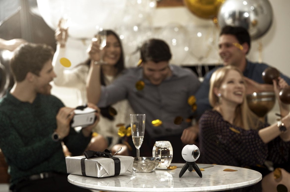 Camera Gear 360 dành cho những ai? - 3 Chụp ảnh và chia sẻ dễ dàng với Gear 360