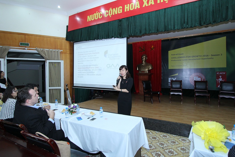 Challenges For Growth 2016 - Sân chơi trí tuệ dành cho sinh viên Ngoại thương - 3 Bà Đặng Thị Mai Trang, Trưởng Đại diện ICAEW Việt Nam phát biểu tại sự kiện.