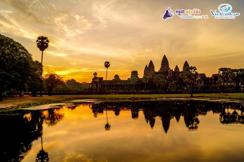 
Vẻ yên bình và tĩnh lặng lúc hoàng hôn tại ngôi đền Angkor Wat ở Campuchia
