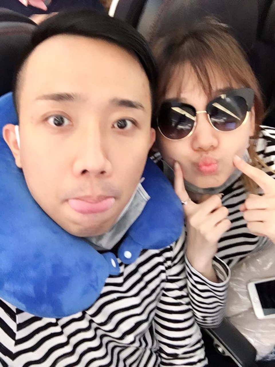 Trấn Thành và Hari Won bị fan bóc mẽ tình tứ “làm màu” - 4 Trấn Thành và Hari Won bị fan bóc mẽ tình tứ “làm màu” - 4