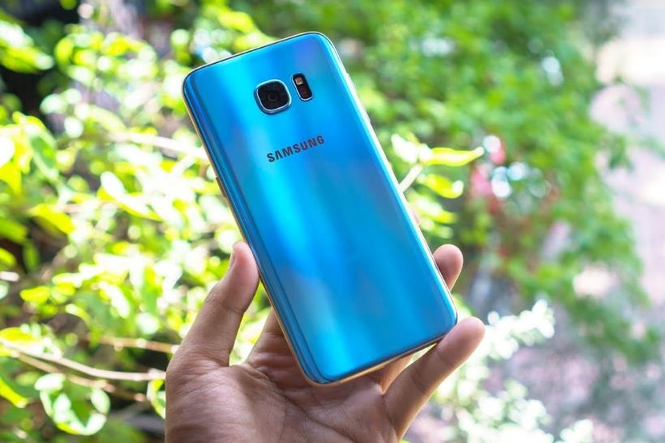 Vẻ đẹp hoàn thiện đến từng góc cạnh của siêu phẩm Samsung Galaxy S7 edge Xanh Coral