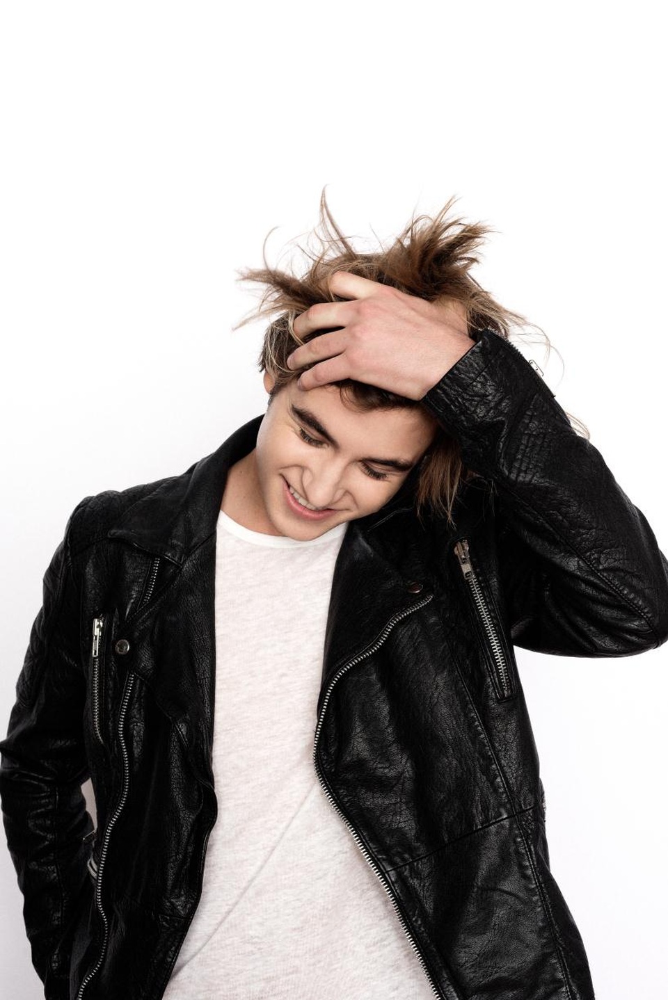 Khán giả Hà Nội đắm chìm trong lễ hội âm nhạc Green Room - 3 DJ Danny Avila – phù thủy của dòng nhạc Electro House sẽ khuấy động mùa lễ hội năm nay cùng khán giả thủ đô