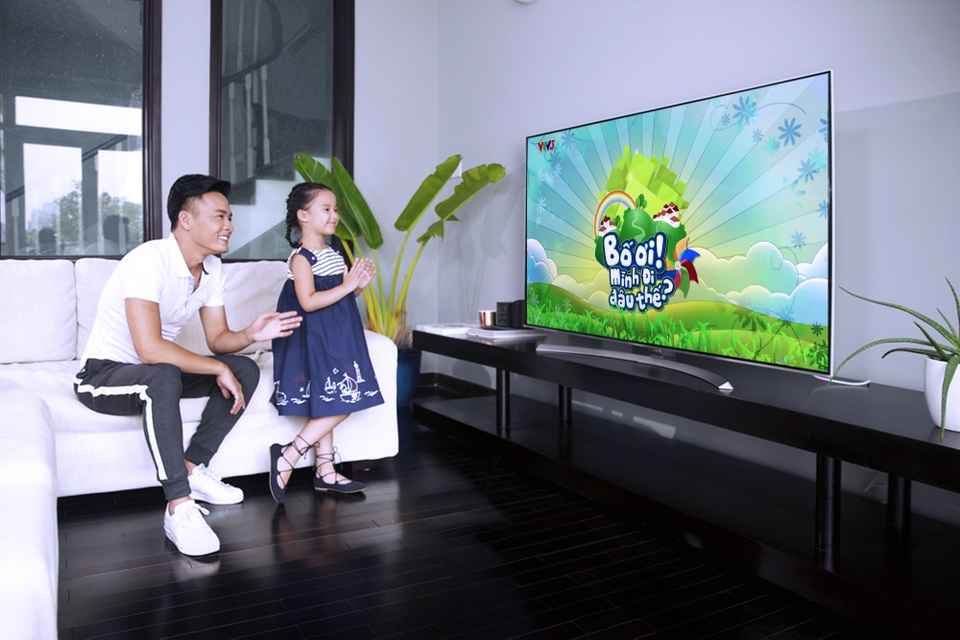 Lắng nghe "sao" chia sẻ bí quyết thư giãn sau giờ làm việc - 3 Bé Nhím rất hay mở lại youtube trên TV để xem lại chương trình “Bố ơi, mình đi đâu thế?”