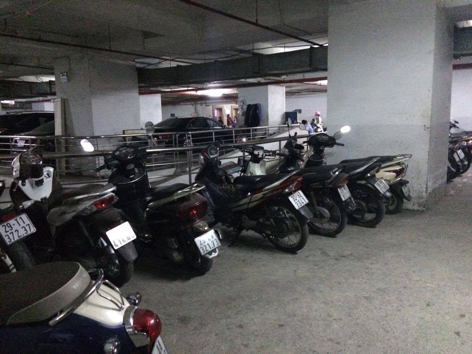 Khó tin mức giá gửi xe ô tô 200 ngàn đồng/đêm ở Hà Nội - 3 Hầm để xe tại Kinh Đô Tower