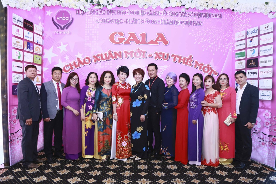 Tết của ngành làm đẹp 2016 - Hoành tráng & Ấn tượng - 3 Đông đủ các khách mời là các chuyên gia đại diện các tổ chức doanh nghiệp làm đẹp đến tham dự chương trình
