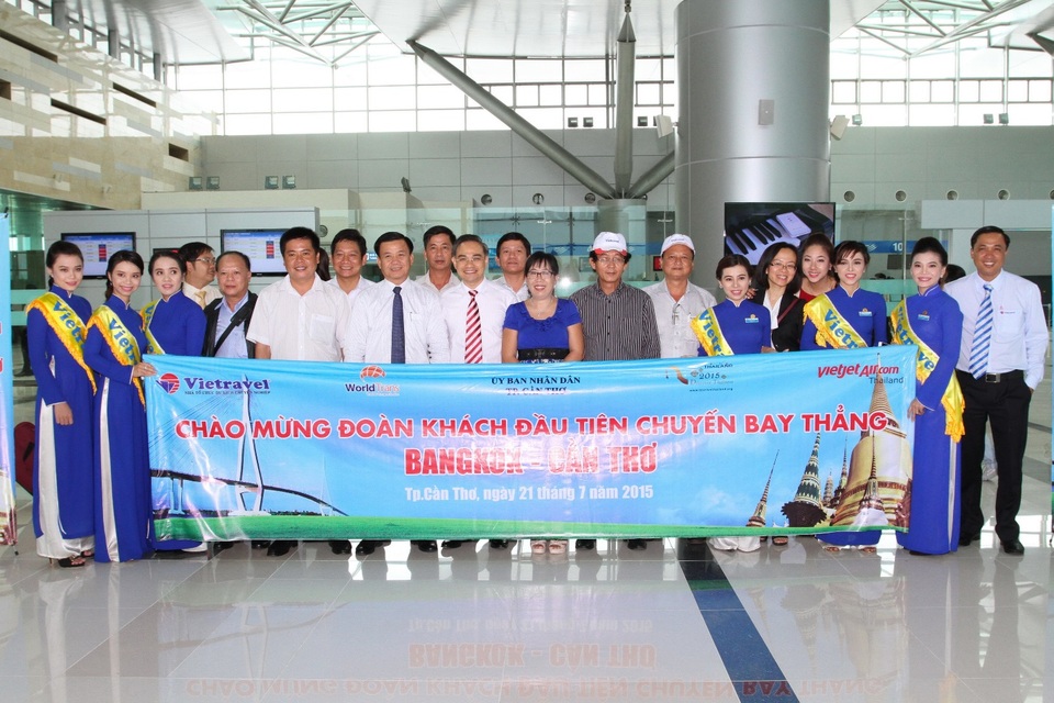 Vietravel tăng 73 bậc trong Top 500 doanh nghiệp lớn nhất Việt Nam - 3 Vietravel là đơn vị tiên phong kết hợp cùng hàng không tổ chức các chuyến charter (thuê bao chuyến bay) mới