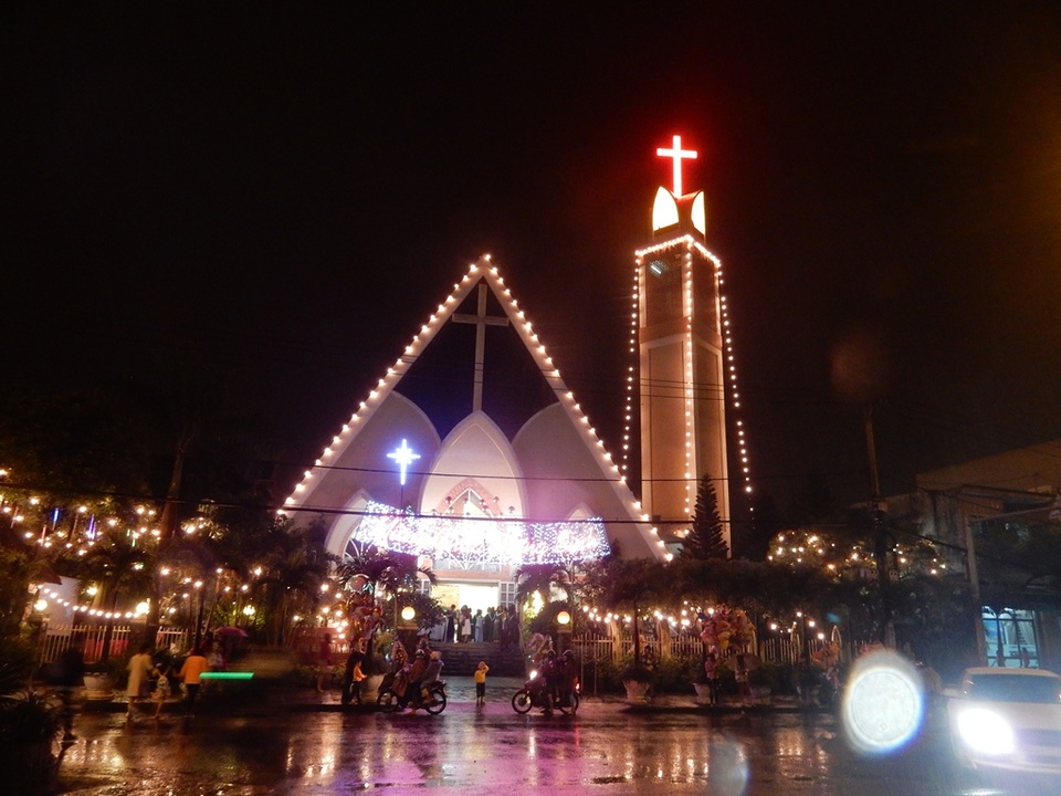 Nhà thờ Hòa Mỹ lung linh đêm Giáng sinh