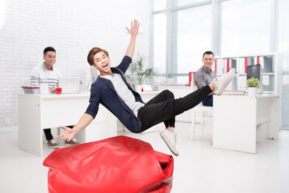 Những chương trình phúc lợi tại Prudential – Bạn đã biết? - 3 Môi trường làm việc cởi mở cùng nhiều tiện ích hiện đại là điểm nổi bật tại Prudential. Nhằm gia tăng sức gắn kết của nhân viên, khuyến khích cá nhân nhiệt tình trao đổi và mạnh dạn sáng tạo.
