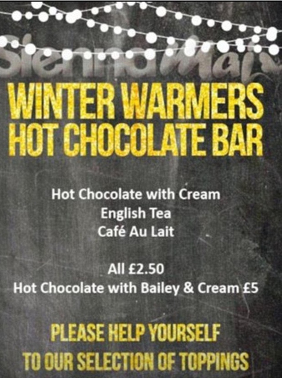 Đòi khách mời trả tiền đồ uống trong đám cưới - 2 Biển hướng dẫn khách mời tự lấy đồ uống và trả tiền tại nơi đón khách