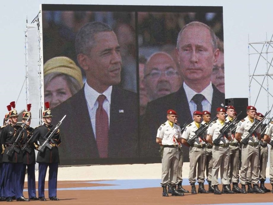 Những lần "chạm trán" đáng nhớ của Putin và Obama - 4 Hình ảnh Tổng thống Putin và Tổng thống Obama trên màn ảnh lớn tại lễ kỷ niệm 70 năm ngày quân đồng minh đổ bộ lên bãi biển Normandy. Ảnh: AP