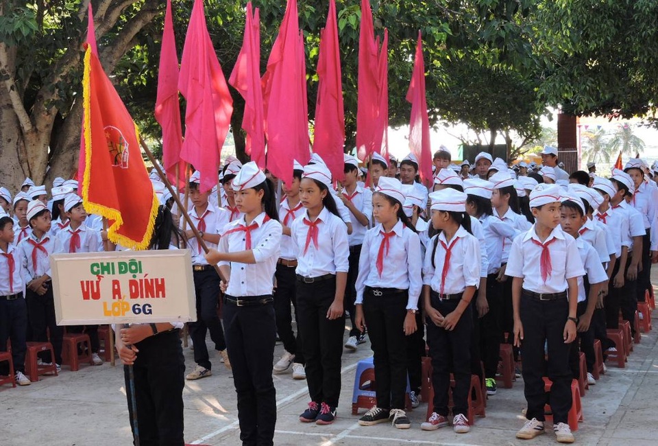 Lãnh đạo Đảng, Nhà nước dự khai giảng cùng các em học sinh - 78 Học sinh đảo Lý Sơn hòa chung khí thế chào đón năm học mới 2015-2016.