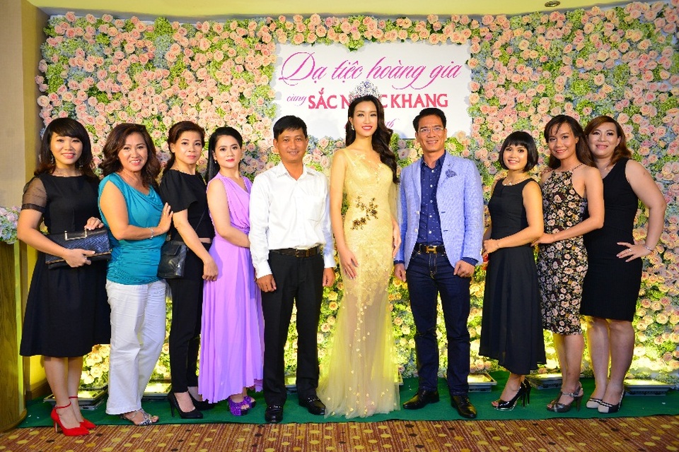 Bí quyết dưỡng da của Hoa hậu Việt Nam Đỗ Mỹ Linh - 4 Hoa hậu Mỹ Linh tỏa sáng trong đêm dạ tiệc hoàng gia của Sắc Ngọc Khang với vai trò Đại sứ thương hiệu