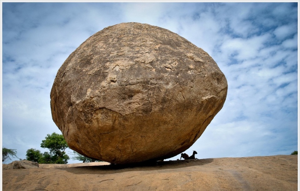 Hòn đá khổng lồ kỳ lạ "thách thức" quy luật tạo hóa - 4 Hòn đá khổng lồ kỳ lạ "thách thức" quy luật tạo hóa - 4