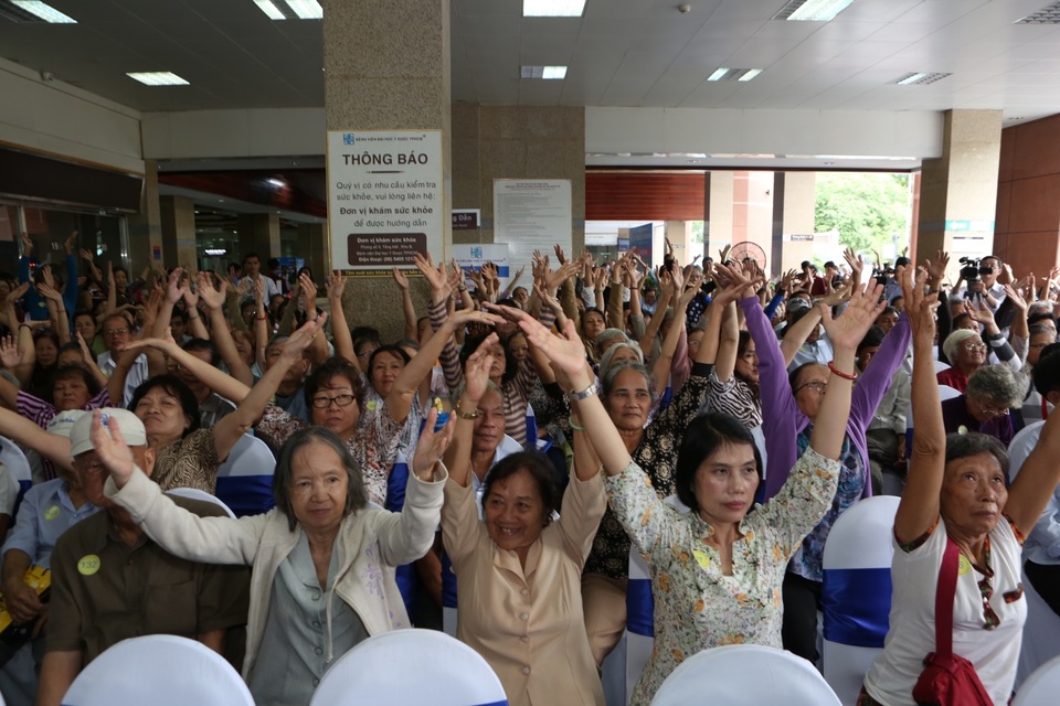 Ngày hội sức khỏe người cao tuổi “Sống độc lập - sống khỏe vui” thành công rực rỡ. - 4 Những bài tập Yoga và Dưỡng sinh đơn giản mà vô cùng hiệu quả dành cho người cao tuổi