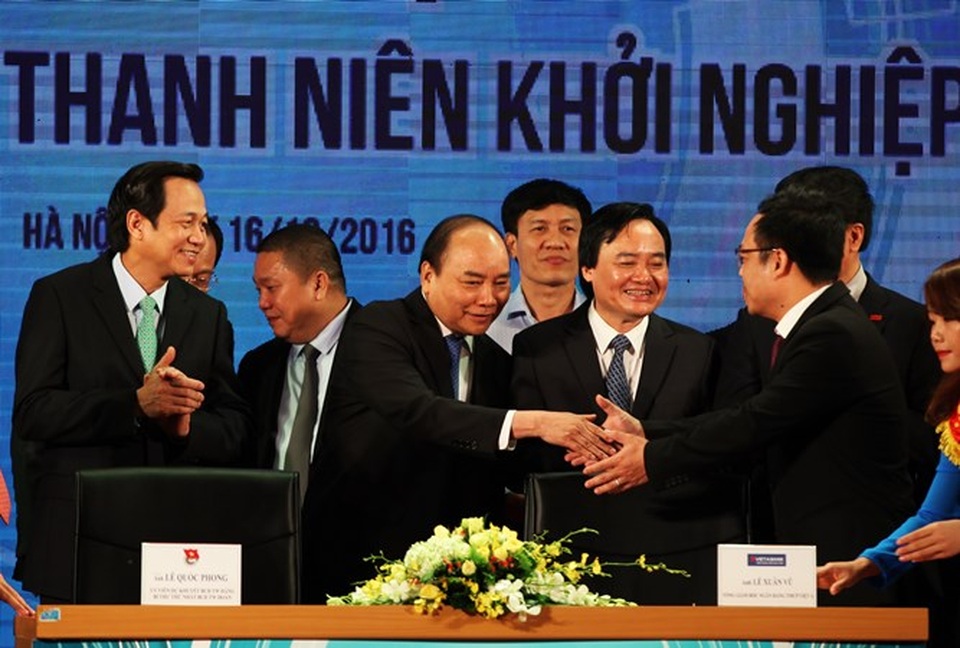 Thủ tướng: ĐH Quốc gia HN cần tiên phong trong xây dựng quốc gia khởi nghiệp - 4
Ông Lê Xuân Vũ Tổng giám đốc Ngân hàng Việt Á, đơn vị đồng tổ chức Lễ Phát động Thanh Niên Khởi nghiệp 2016