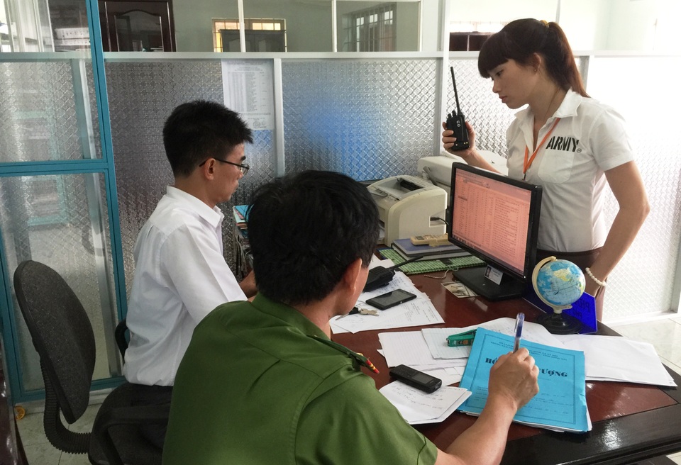 Đã bắt được gần 400 học viên cai nghiện trốn trại - 5 Cán bộ Trung tâm cai nghiện Xuân Phú và lực lượng Công an đang tổng hợp danh sách các học viên bỏ trốn được tìm thấy.